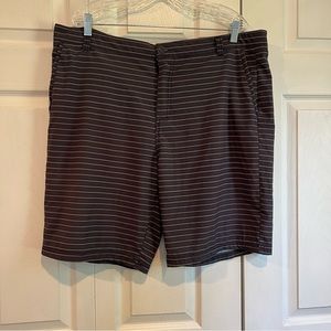 🩷 Han Ton Men’s Gray and White Amphibian Shorts / Board Shorts - 38.